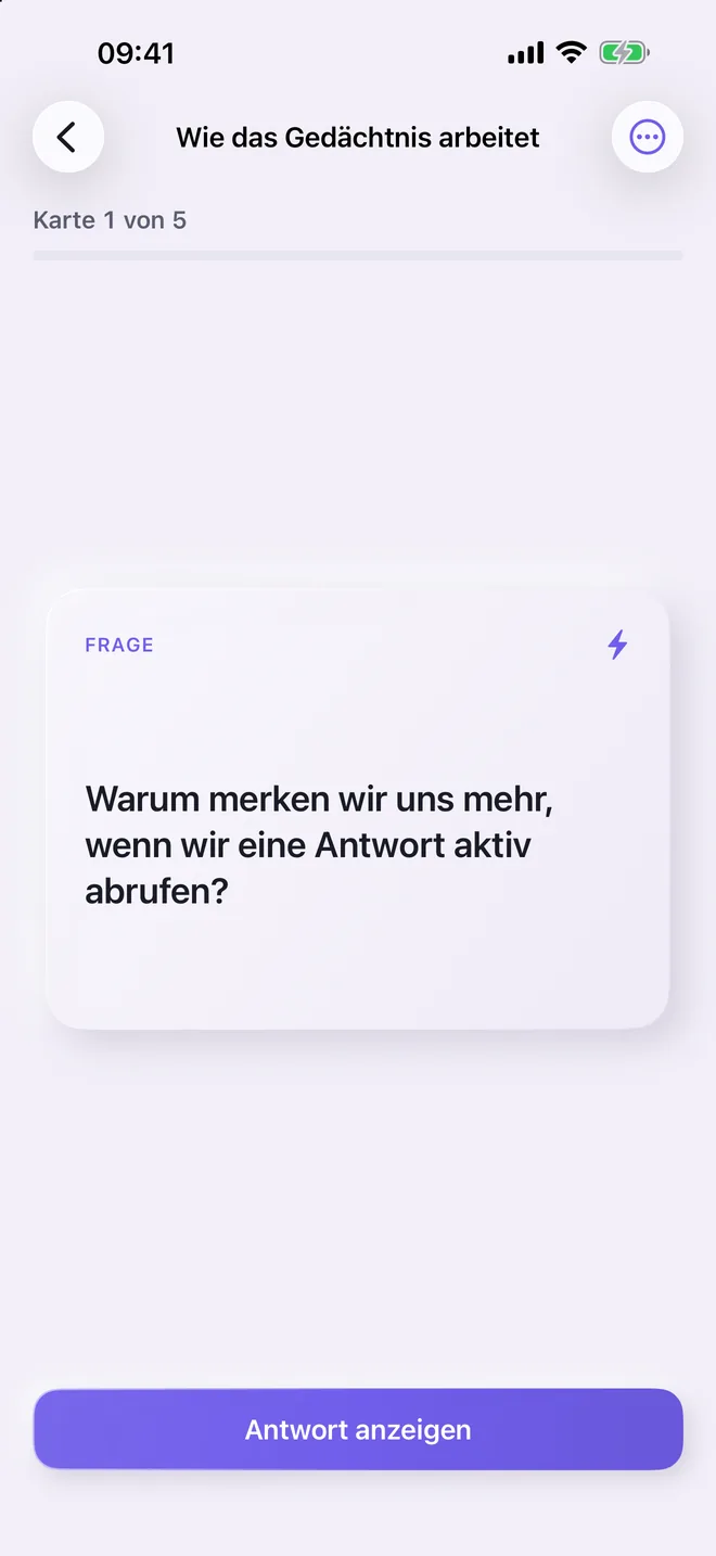 Quizel-Karteikarte mit Frage und Button zum Aufdecken der Antwort